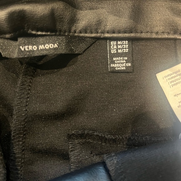 Women’s loose paper bag coated pants from Vero Moda - Picture 6 of 9